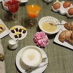 Mare Old Town Center 3* باري