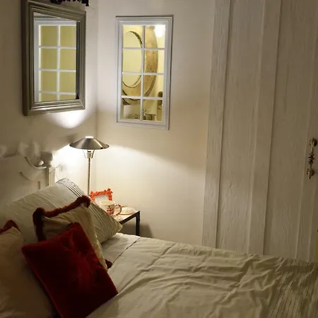 Mare Old Town Center Guest house